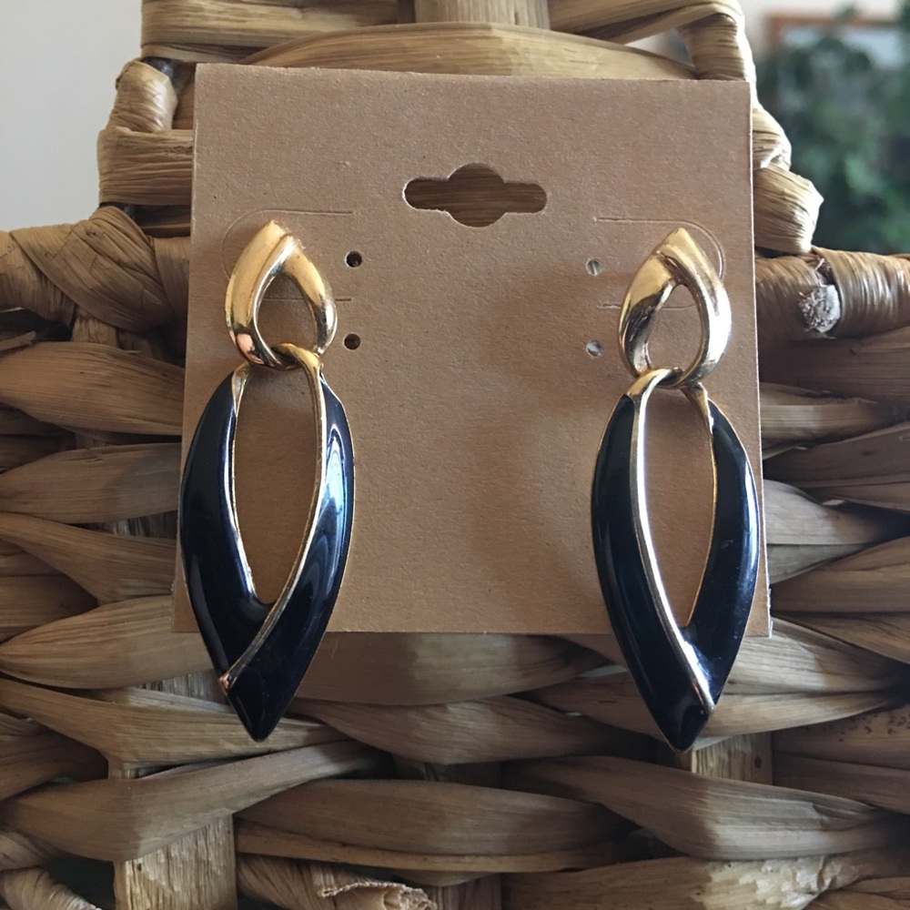 Vintage 80s gold tone black enamel earrings